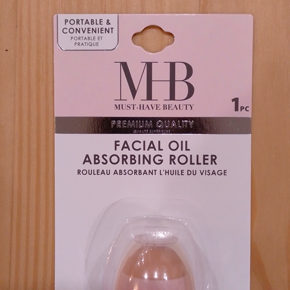 $5 Must-Have Beauty Facial Oil Absorbing Roller - Picture 2 of 7